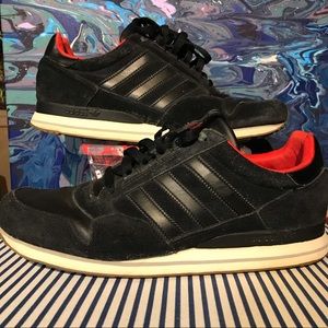 Adidas shoe mens10.5 runners coral black/cream/red